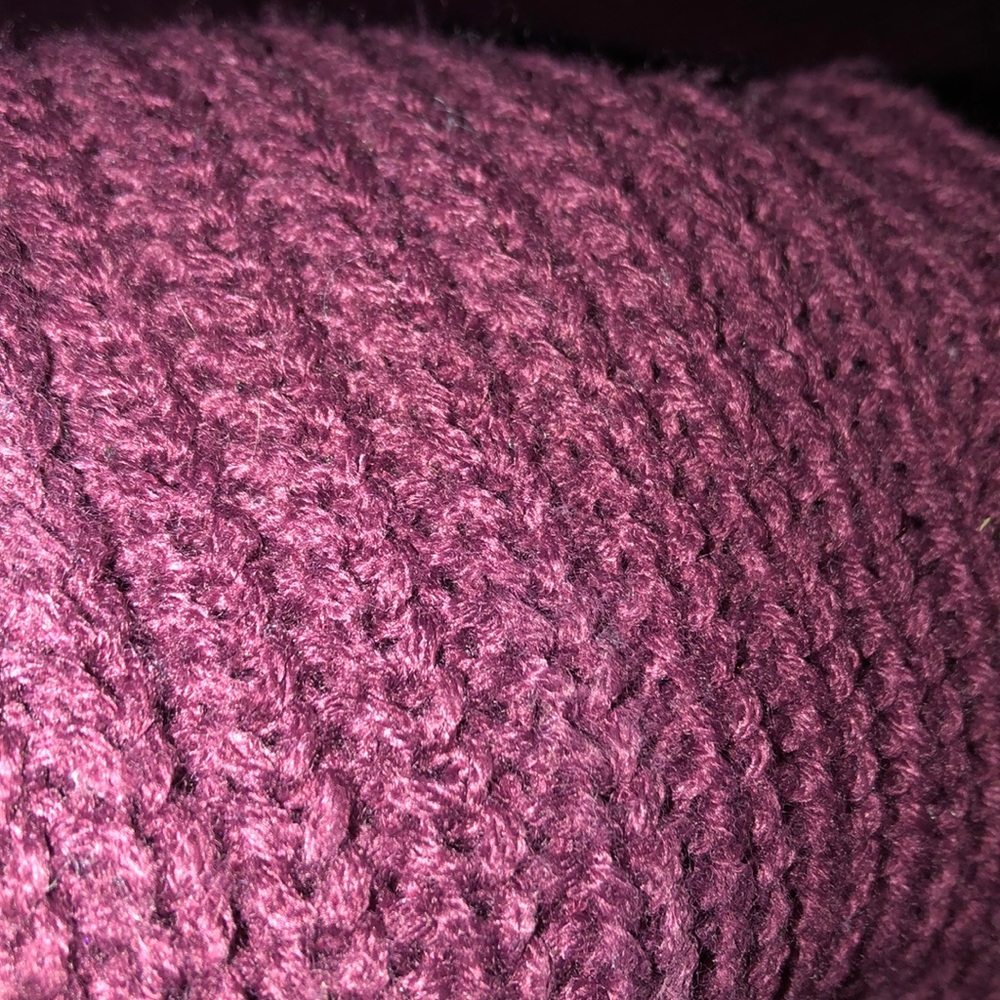Burgundy sweater/ top•cut sides•v- neck•chocker - Picture 4 of 5